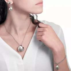 Lumoava Hali hopearanneketju/koru 5366 00 000